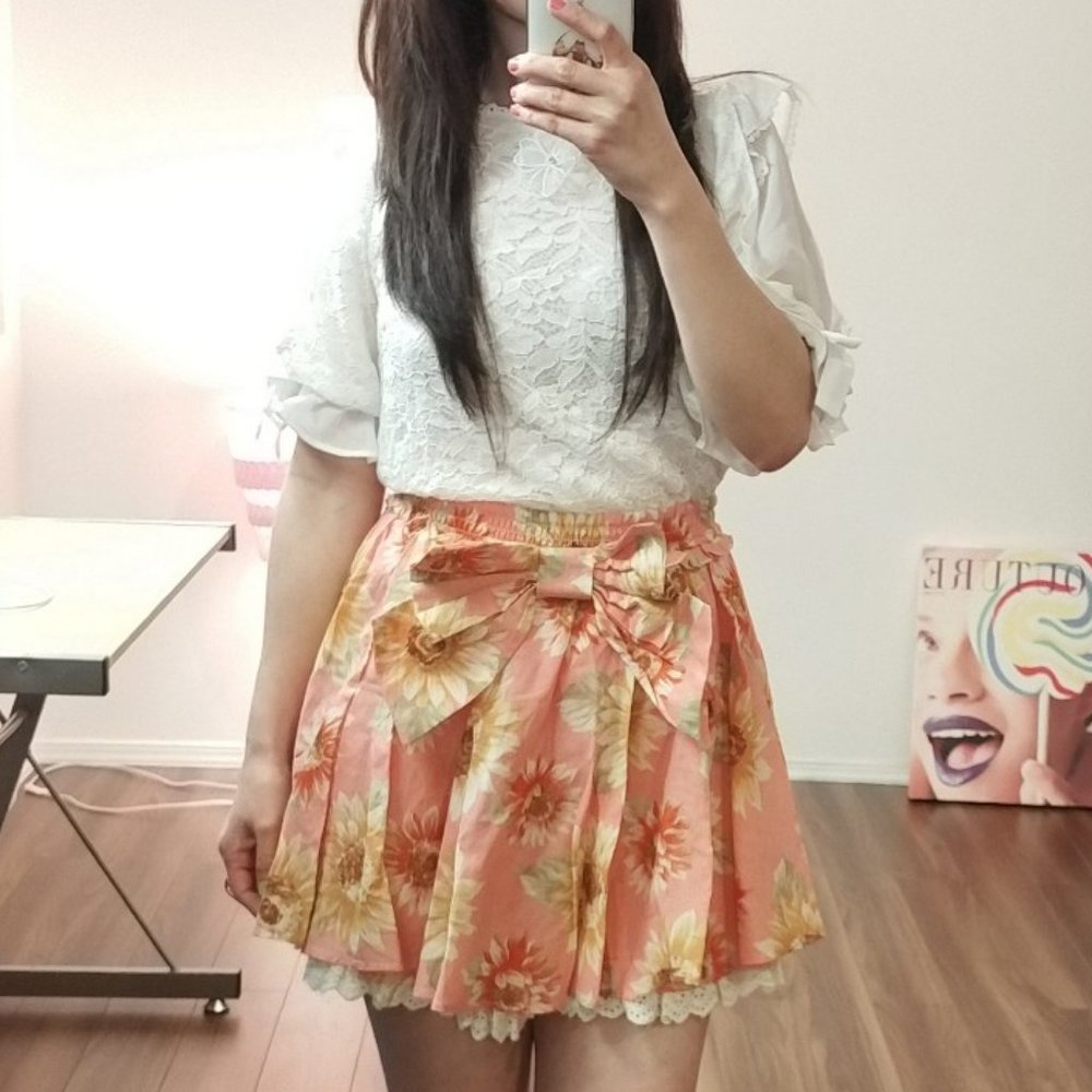 💕LIZLISA FLORAL WHITE LACE TOP💕 - Picture 1 of 3